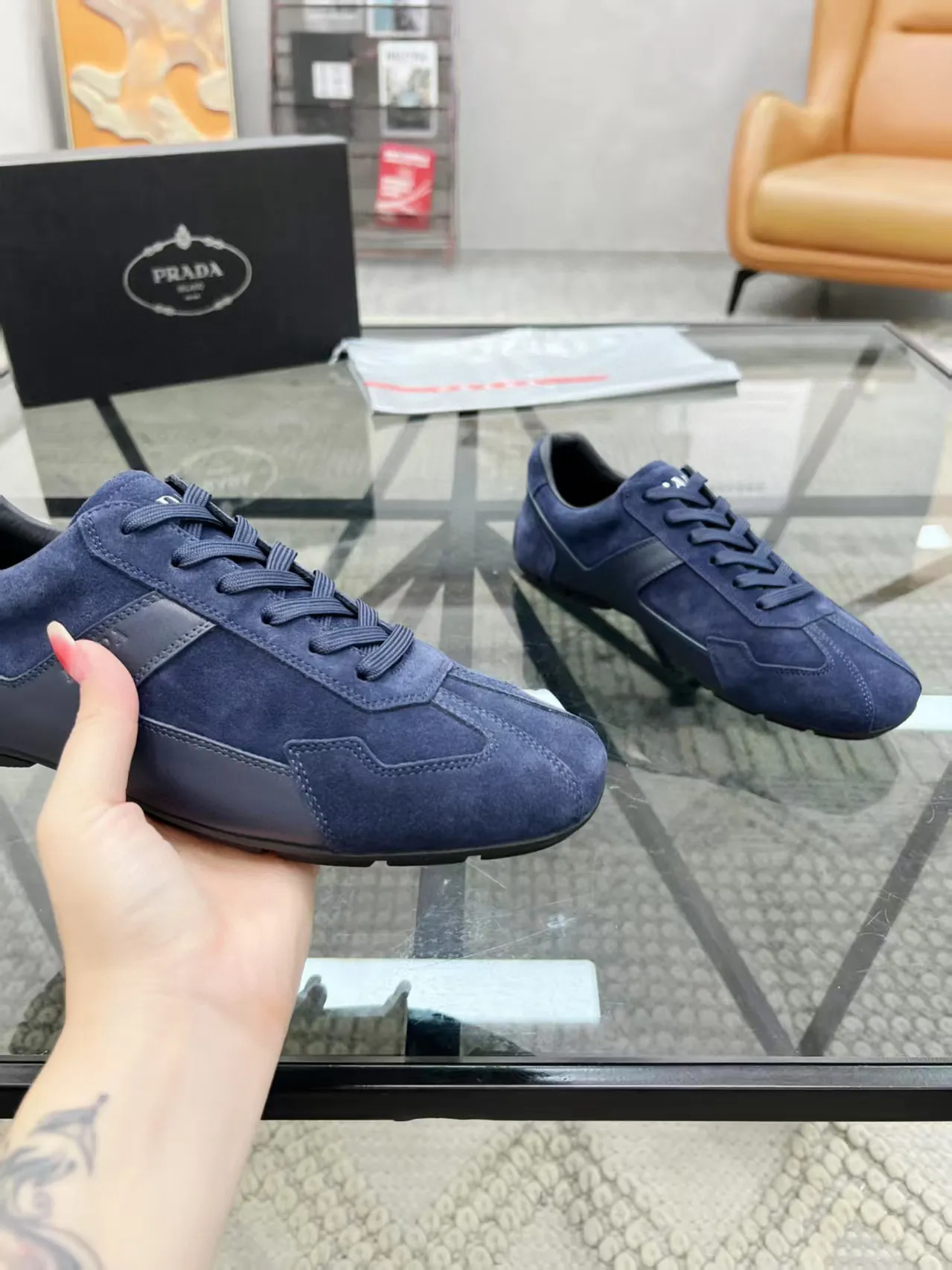 Factory price: 420💰Prada new men's leather sports shoes, the highest version on the market, any comparison is welcome🆚! The original leather has excellent texture and is super high-end! Fetal sheep net lining imported from Italy, removable pad! Luxurious materials and fine workmanship, highly recommended! Code number: 38-44, customized 45